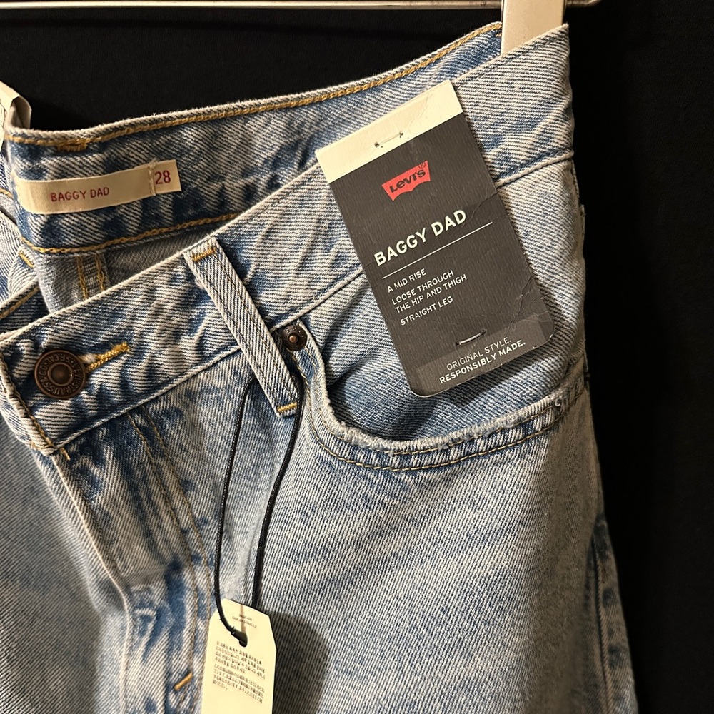 Levi's Women’s Premium Baggy Dad Jeans - Light Blue Sz 28x30 MSRP: $108 NWT